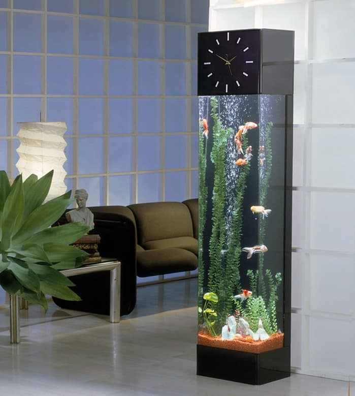 Вертикальный аквариум-колонна с часами