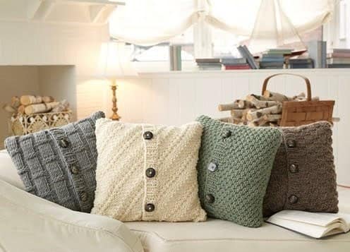 Чехлы на подушки из старых кофт и свитеров