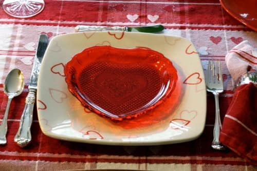 Романтичная сервировка стола на день святого Валентина фото