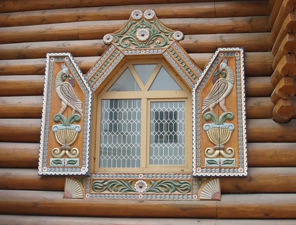 Русские деревянные узорчатые ставни
