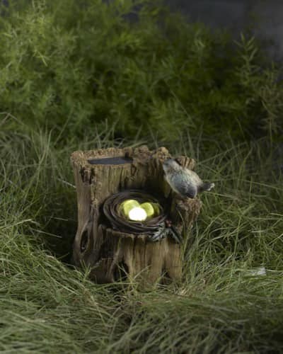 Маленький светильник-гнездо на пеньке