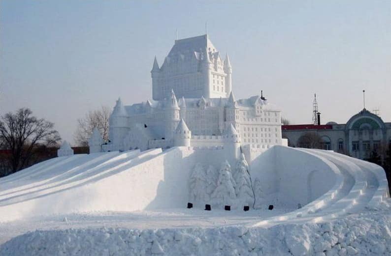 Замок из снега в натуральную величину