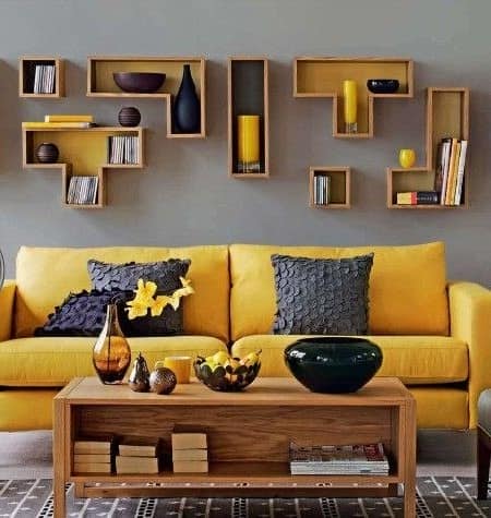 Желный диван в интерьере фото