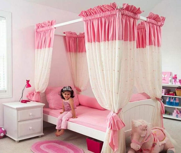 Кровать для девочки с балдахином