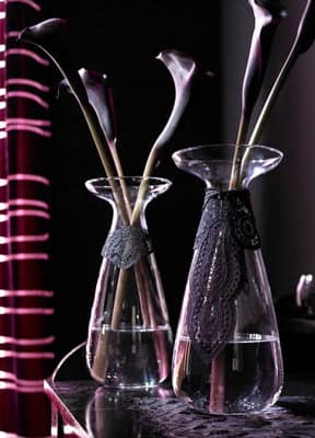Декор кружевом стеклянных ваз фото