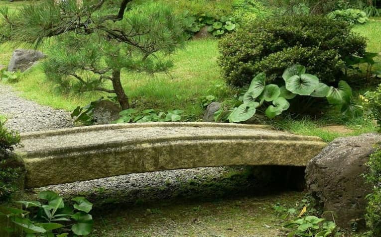 Каменный мостик для сада