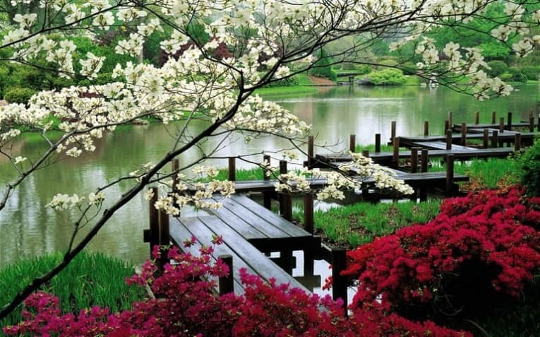 Плоский длинный мостик для японского сада