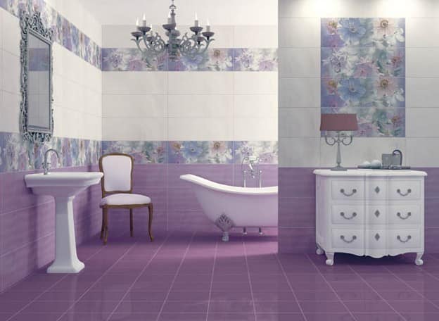 Классический стиль в ванной: фиолетовая плитка с рисунком