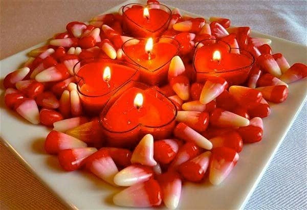 Свечи в виде сердец для декора дома на 14 февраля