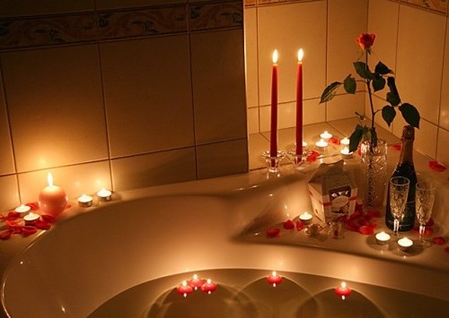 Декор ванны свечами на день Влюбленных