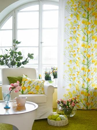 Яркие цветочные шторы для создания весеннего настроения