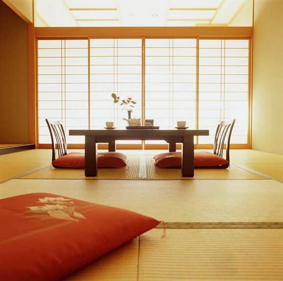 Теплые оттенки японского стиля гостиной