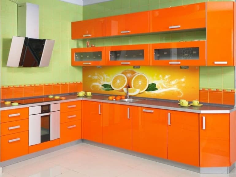 Дизайн яркой оранжевой кухни фото