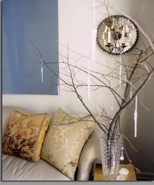 Сухие ветви с хрустальными подвесками для декора помещения