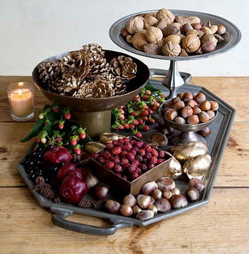 Для декорирования стола - плоды, семена, орехи
