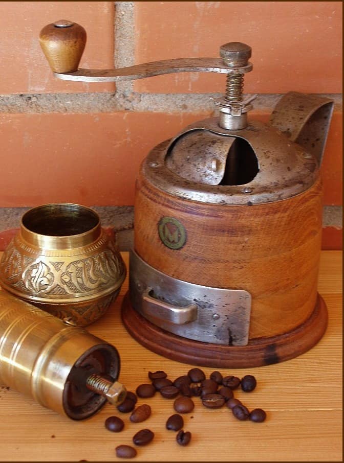 Кованая кофемолка и предметы для кухни - практичные украшения для интерьера
