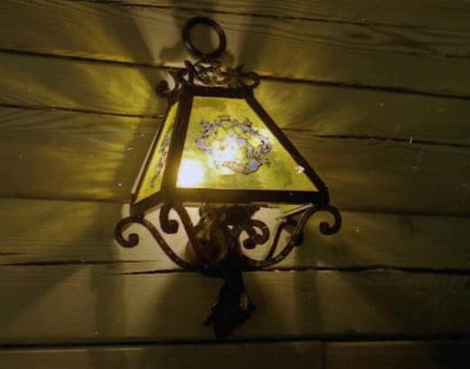 Кованый светильник в старинном стиле