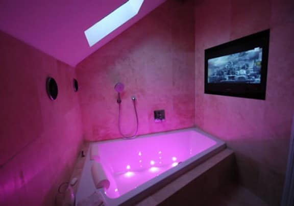 Декоративная подсветка в интерьере ванной