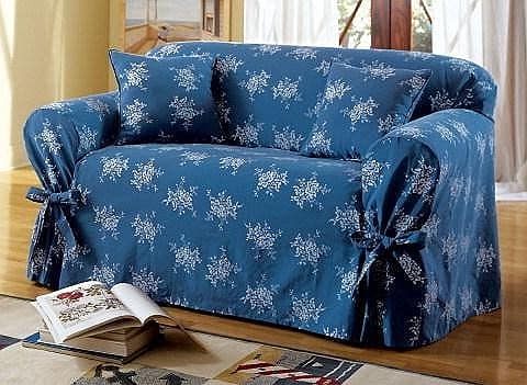 Весенний чехол на диван синего цвета
