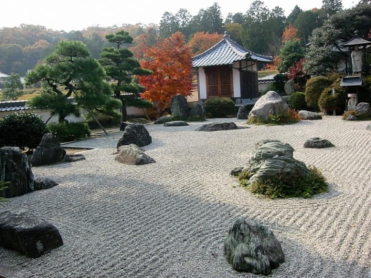 Беседка - место созерцания японского сада камней
