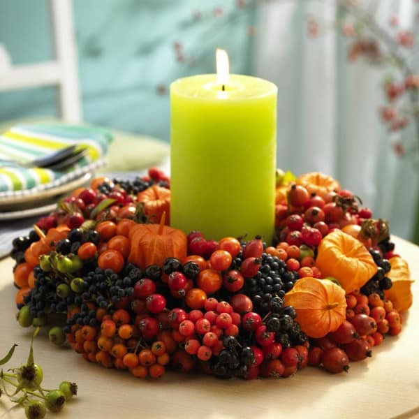 Рябина и другие ягоды для сервировки стола осенью
