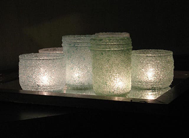 Подсвечники из стеклянных банок декорированные морской солью