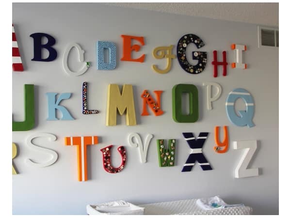 Объемные буквы на стене детской комнаты