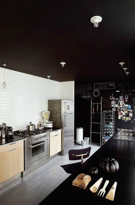Черно-белый дизайн кухни