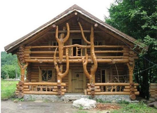 Украшение крыльца деревянного дома