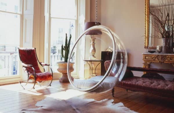 Кресло bubble похоже на мыльный пузырь, застывший в воздухе