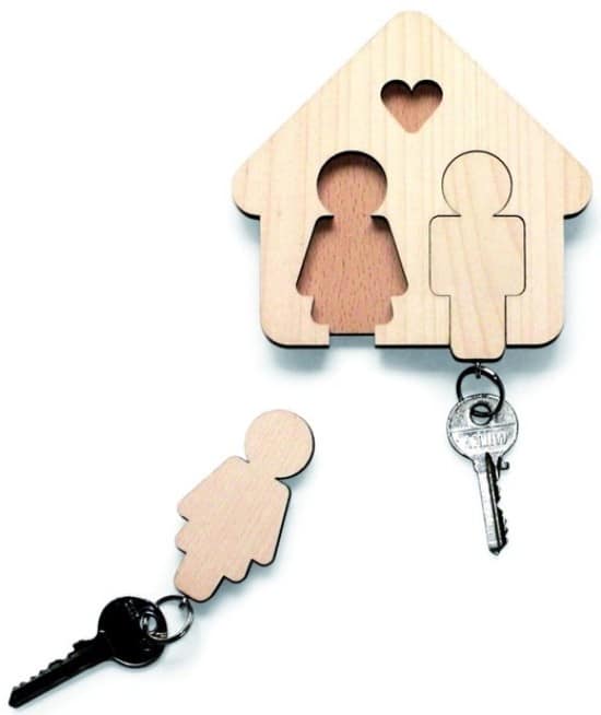 Ключница с парными ключами - милая вещица для подарка мужу