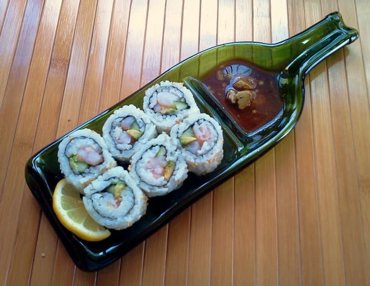 Тарелка для суши из бутылки от вина
