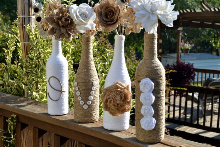 Декоративные вазы из бутылок, бечевки и мешковины