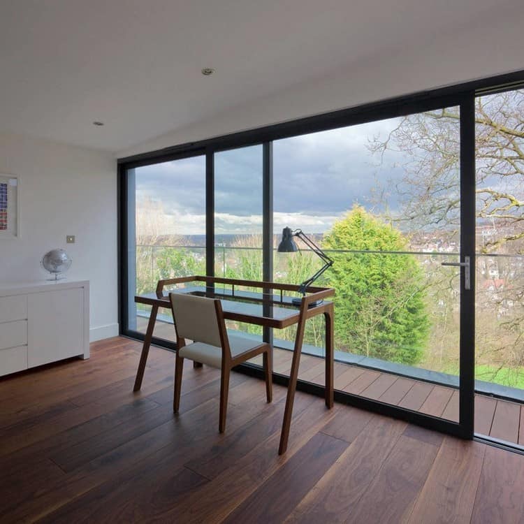 Панорамные окна в интерьере: простор в доме и варианты обрамления и использования в дизайне квартиры (47 фото)