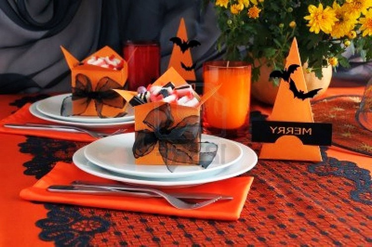 Как украсить стол на Хэллоуин + идеи для страшных угощений (40 фото)