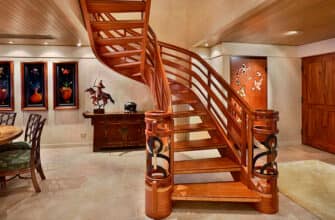 деревянная лестница в частном доме